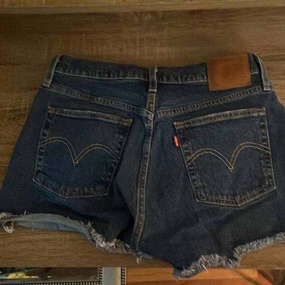Levi’s 501 Jean shorts - Picture 3 of 4